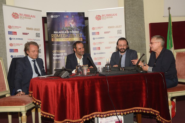 Zoia Sourovtseva traduce Ilya Averbukh alla conferenza stampa al Municipio di Torino il 2.10.2018